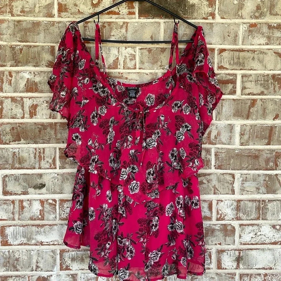 Torrid Pink Floral Flutter Sleeve Tiered Blouse - Picture 2 of 12